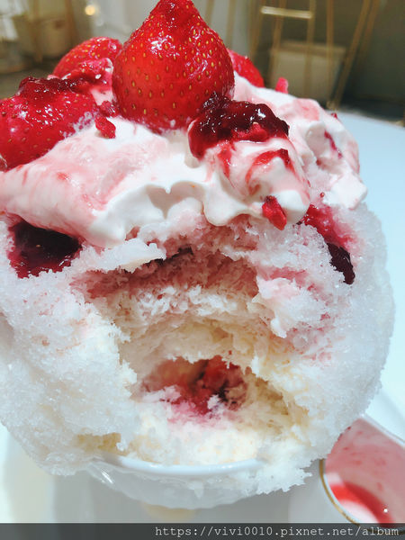 圓圓家愛吃貨-《台北中山》網美瘋IG打卡聖地，酸甜草莓好滋味，初戀好味道