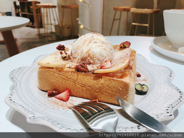 圓圓家愛吃貨-《台北中山》網美瘋IG打卡聖地，酸甜草莓好滋味，初戀好味道