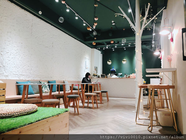 圓圓家愛吃貨-《台北中山》網美瘋IG打卡聖地，酸甜草莓好滋味，初戀好味道