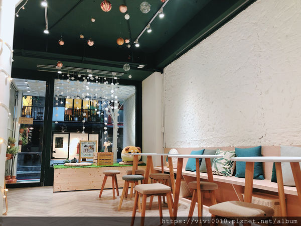 圓圓家愛吃貨-《台北中山》網美瘋IG打卡聖地，酸甜草莓好滋味，初戀好味道