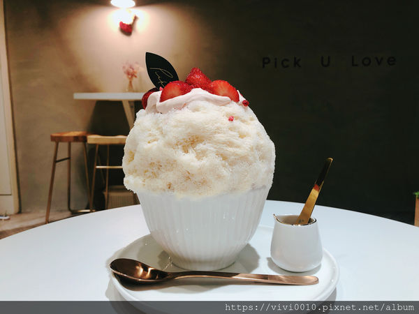 圓圓家愛吃貨-《台北中山》網美瘋IG打卡聖地，酸甜草莓好滋味，初戀好味道