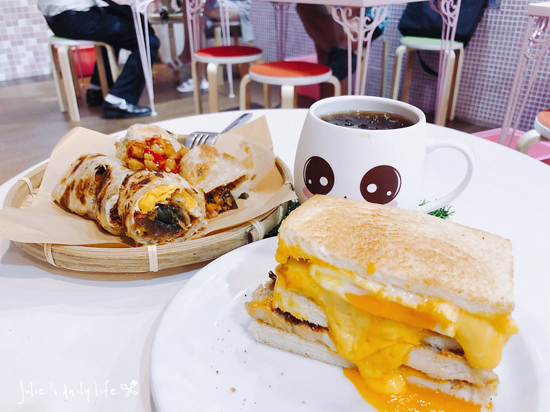 三明治,三重,三重 下午茶,三重 早午餐,三重早午餐,下午茶,信義安和站 早餐,午餐,厚切蛋餅,台北橋 早午餐,吐司,咖啡,早午餐,早餐,果汁,蒸氣吐司,蛋餅,餓店,餓店蒸氣吐司/厚切蛋餅 @跟著Julie一起走吧
