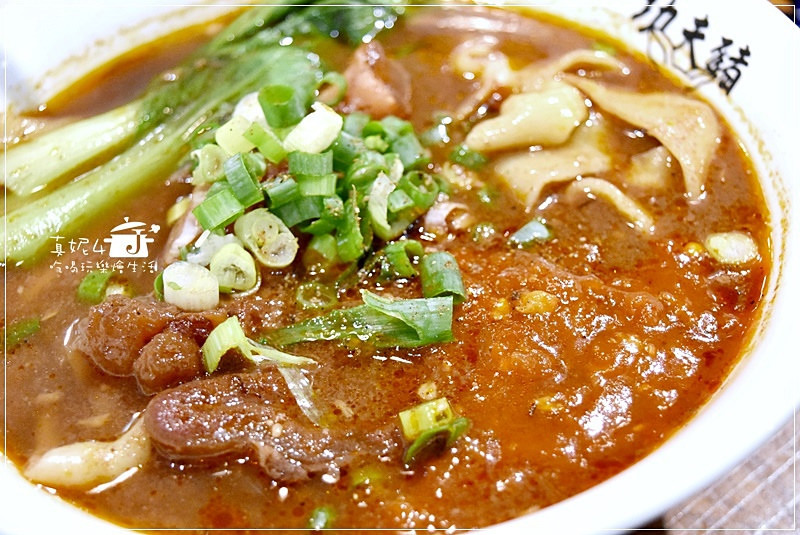 新店排隊牛肉麵 功夫豬私廚好麵