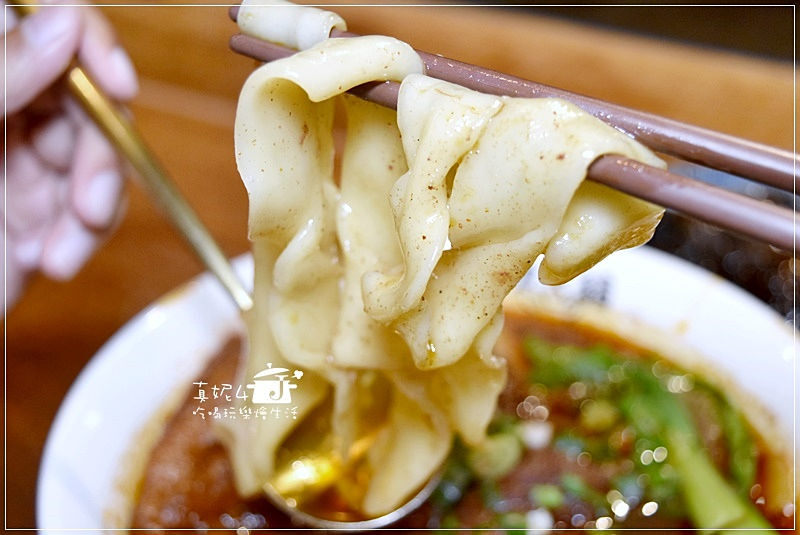 新店排隊牛肉麵 功夫豬私廚好麵