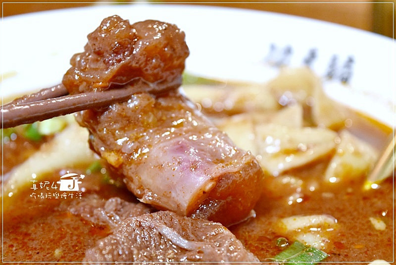 新店排隊牛肉麵 功夫豬私廚好麵