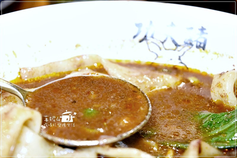 新店排隊牛肉麵 功夫豬私廚好麵