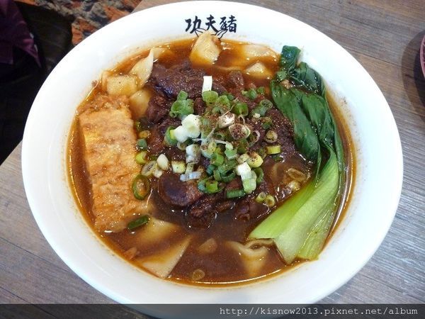 功夫豬私廚好麵：湯頭濃郁,牛肉大塊,令人懷念的滋味-『愛評體驗券』、『功夫豬私廚好麵』体驗心得