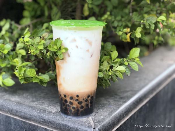 942台灣好茶-公益店：台中美食│942台灣好茶-公益店〃來自霧峰的超人氣黑糖珍珠鮮奶，就在勤美綠園道旁～