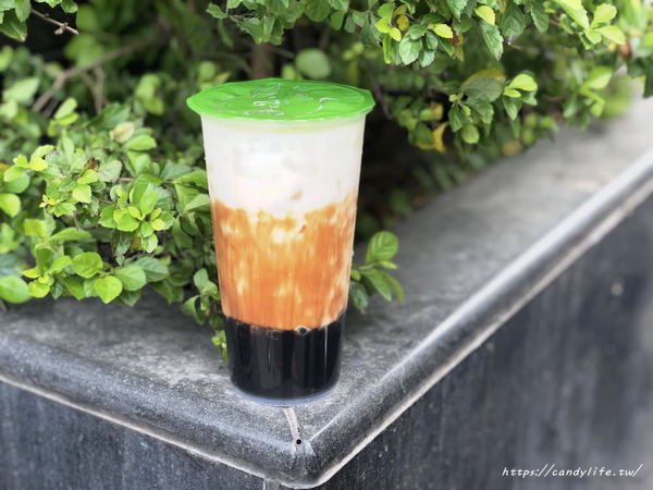 942台灣好茶-公益店：台中美食│942台灣好茶-公益店〃來自霧峰的超人氣黑糖珍珠鮮奶，就在勤美綠園道旁～