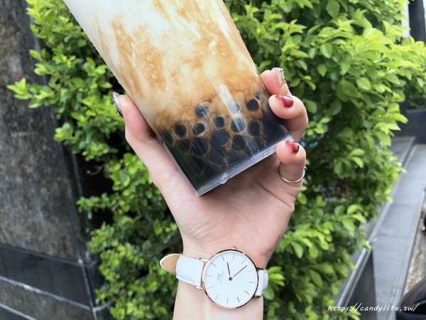 942台灣好茶-公益店：台中美食│942台灣好茶-公益店〃來自霧峰的超人氣黑糖珍珠鮮奶，就在勤美綠園道旁～