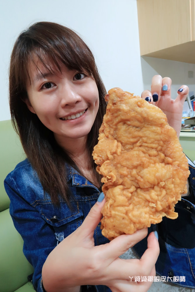 新竹城隍廟新開幕超厚雞排，自由先生美式揚物，這家炸物賣的最特別！
