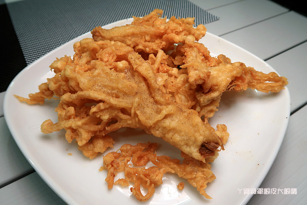 新竹城隍廟新開幕超厚雞排，自由先生美式揚物，這家炸物賣的最特別！