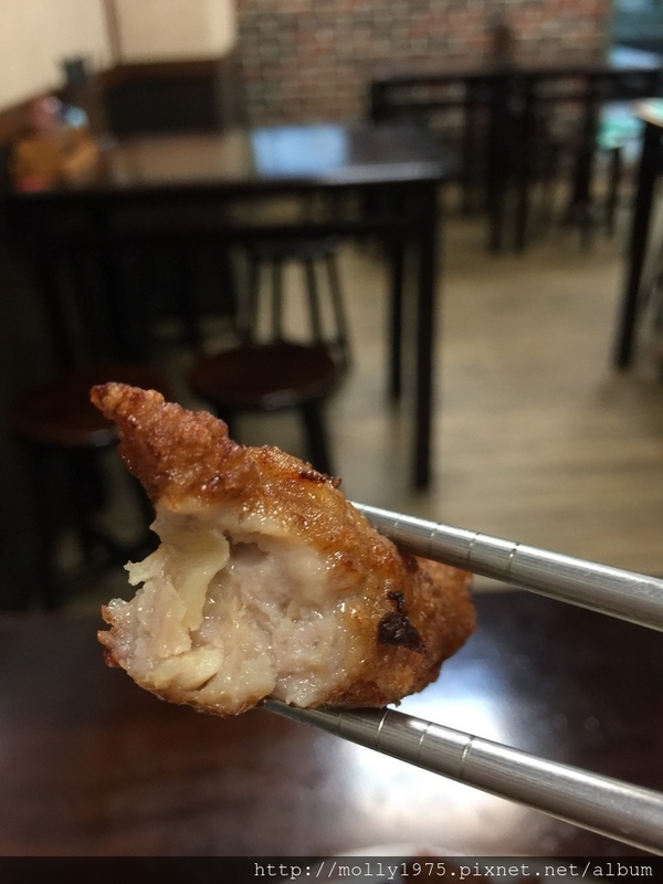 阿芳魯肉飯：【新北新莊】阿芳滷肉飯/橙汁炸肉啵棒的滋味