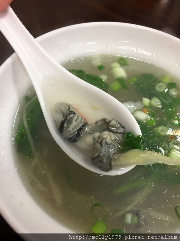 阿芳魯肉飯：【新北新莊】阿芳滷肉飯/橙汁炸肉啵棒的滋味