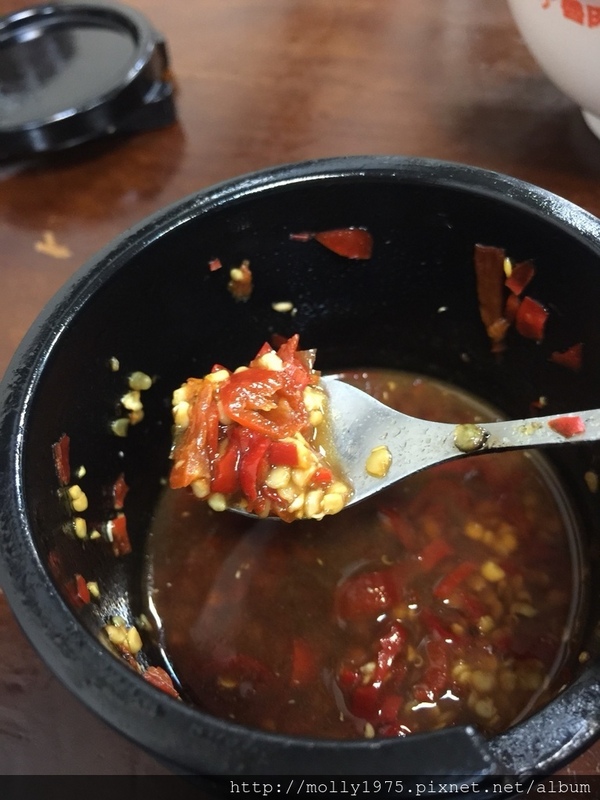 阿芳魯肉飯：【新北新莊】阿芳滷肉飯/橙汁炸肉啵棒的滋味