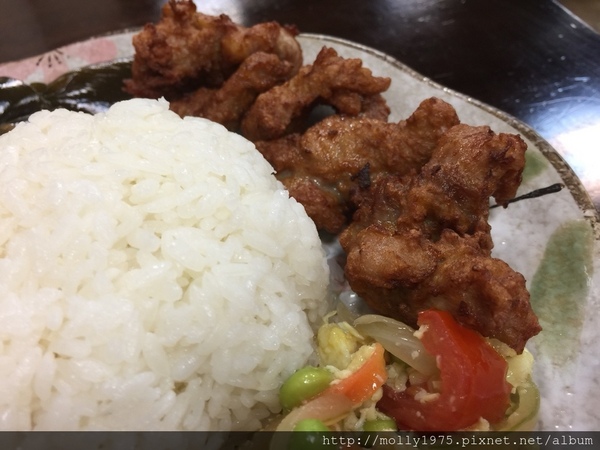 阿芳魯肉飯：【新北新莊】阿芳滷肉飯/橙汁炸肉啵棒的滋味