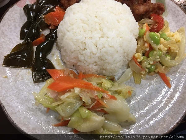 阿芳魯肉飯：【新北新莊】阿芳滷肉飯/橙汁炸肉啵棒的滋味