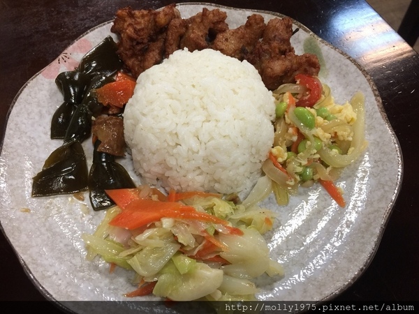 阿芳魯肉飯：【新北新莊】阿芳滷肉飯/橙汁炸肉啵棒的滋味