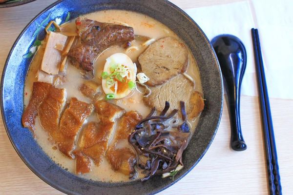 【林口美食】揹潶鍋日式拉麵-豐富配料的平價拉麵店