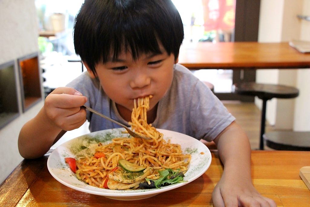 台中西屯，麥意斯咖啡蔬食，來一點不一樣的異國餐點吧。 - 微笑Joe幸運