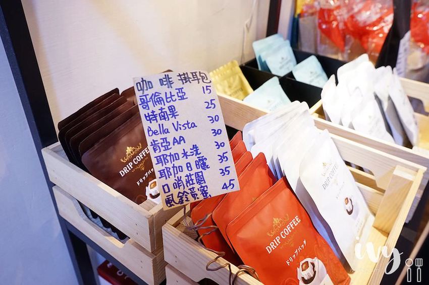 麥意斯咖啡蔬食|台中西屯充滿異國風采的素食咖啡餐廳,嚴選新鮮食材和自家烘培咖啡,餐點口感豐富,咖啡香甜滑順很值得一試!