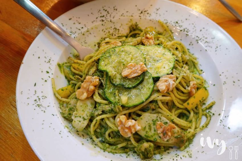 麥意斯咖啡蔬食|台中西屯充滿異國風采的素食咖啡餐廳,嚴選新鮮食材和自家烘培咖啡,餐點口感豐富,咖啡香甜滑順很值得一試!