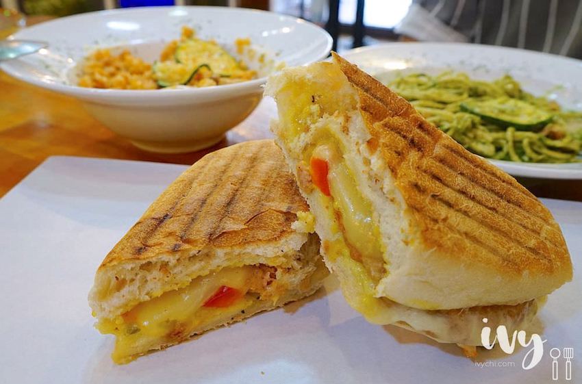 麥意斯咖啡蔬食|台中西屯充滿異國風采的素食咖啡餐廳,嚴選新鮮食材和自家烘培咖啡,餐點口感豐富,咖啡香甜滑順很值得一試!