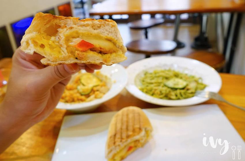 麥意斯咖啡蔬食|台中西屯充滿異國風采的素食咖啡餐廳,嚴選新鮮食材和自家烘培咖啡,餐點口感豐富,咖啡香甜滑順很值得一試!