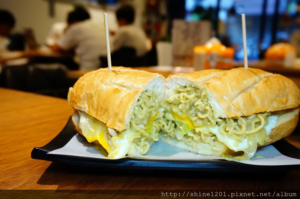 梧柒|咱們三|三重早午餐.菜寮站美食.三重宵夜