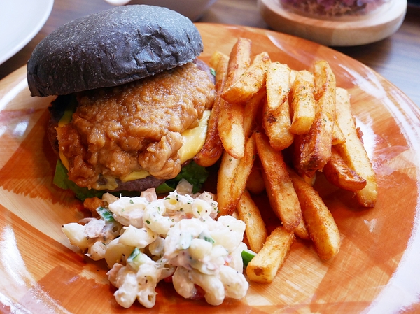 Couch Potato Brunch 沙發馬鈴薯早午餐：Couch Potato Brunch 沙發馬鈴薯早午餐-台中公園附近新開幕早午餐  餐點夠水準  闆娘好美好好聊  環境超適合放鬆  我要當顆躺在沙發的馬鈴薯