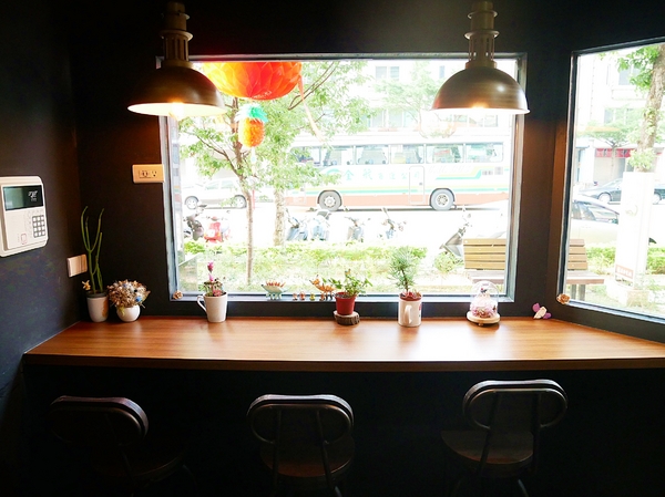 Couch Potato Brunch 沙發馬鈴薯早午餐：Couch Potato Brunch 沙發馬鈴薯早午餐-台中公園附近新開幕早午餐  餐點夠水準  闆娘好美好好聊  環境超適合放鬆  我要當顆躺在沙發的馬鈴薯