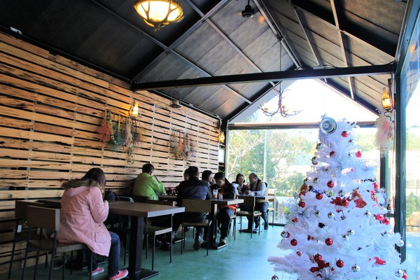 7號驛站:【桃園大溪景點】7號驛站~鵝黃色餐廳大片落地窗用餐氣氛佳 木工藝品欣賞 慈湖賞梅花落羽松中繼站 7號驛站:【桃園大溪景點】7號驛站~鵝黃色餐廳大片落地窗用餐氣氛佳 木工藝品欣賞 慈湖賞梅花落羽松中繼站