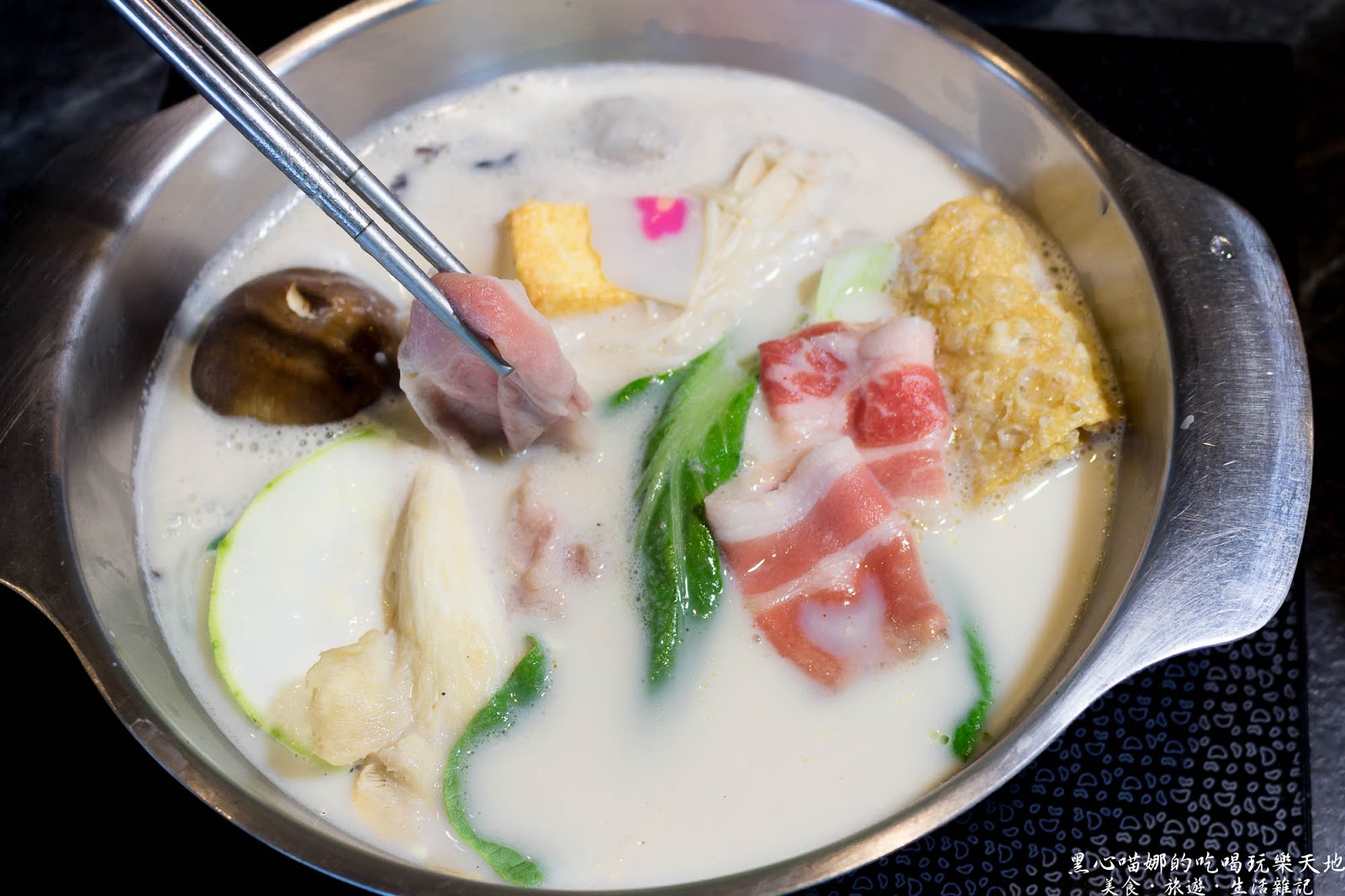 高雄左營︱九勺涮涮鍋　新開幕！！在清爽的環境裡吃鍋物，夏天裡不用再揮汗的高雅享受！