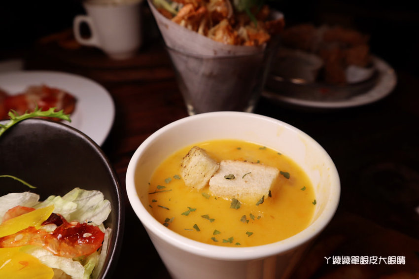 新竹美食餐廳推薦佐佐義，竹北平價義式料理！小木偶童話玻璃屋