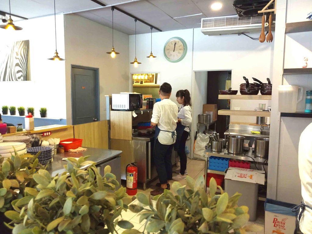 【桃園】義匠義式湯麵專賣店☞桃園藝文特區特色義式湯麵，提供多種醬汁任你選擇，超澎湃海鮮讓人吃到嘴軟!