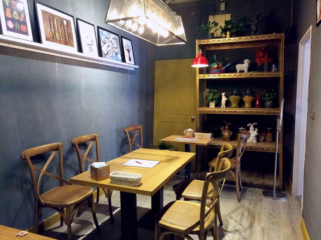 【桃園】義匠義式湯麵專賣店☞桃園藝文特區特色義式湯麵，提供多種醬汁任你選擇，超澎湃海鮮讓人吃到嘴軟!