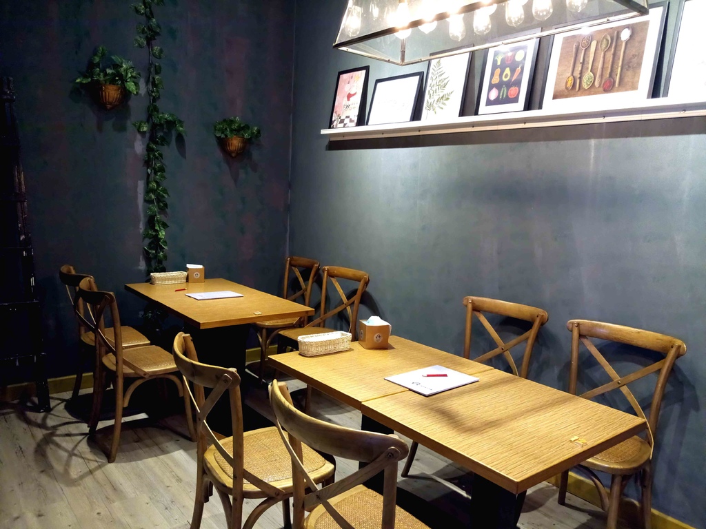 【桃園】義匠義式湯麵專賣店☞桃園藝文特區特色義式湯麵，提供多種醬汁任你選擇，超澎湃海鮮讓人吃到嘴軟!