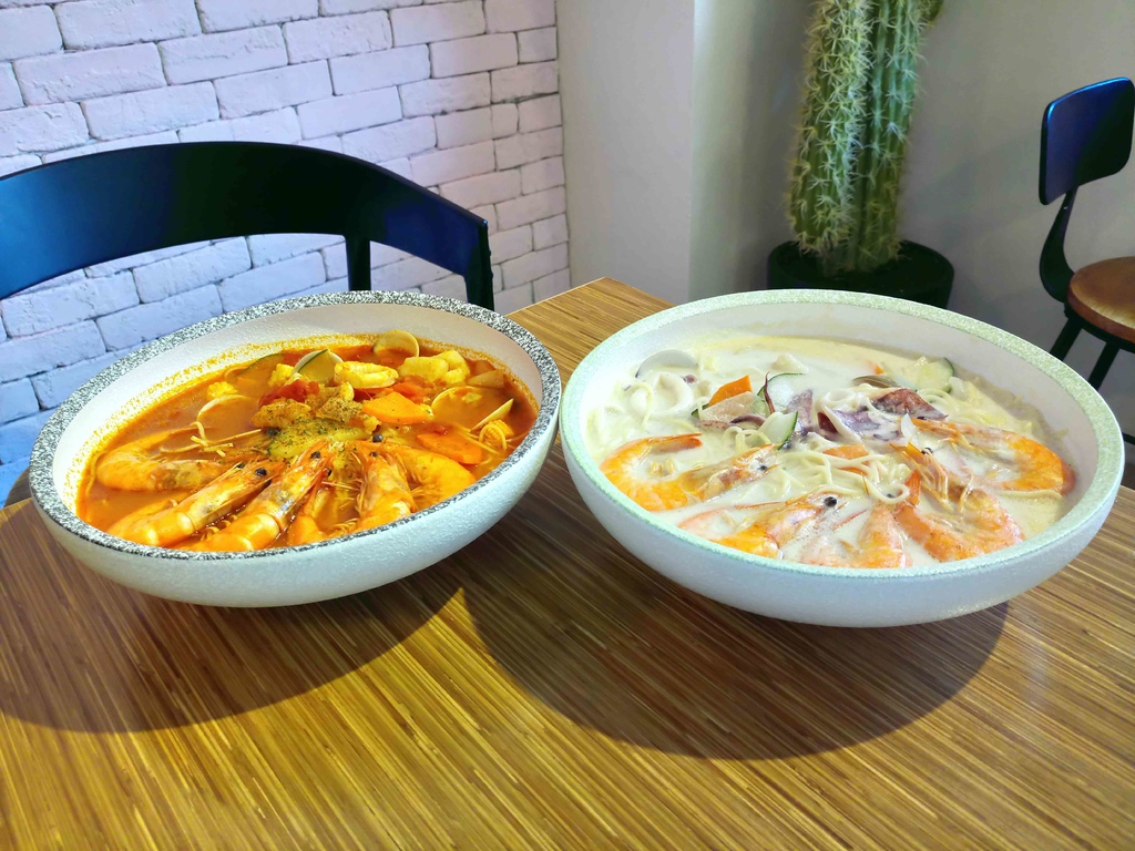 【桃園】義匠義式湯麵專賣店☞桃園藝文特區特色義式湯麵，提供多種醬汁任你選擇，超澎湃海鮮讓人吃到嘴軟!