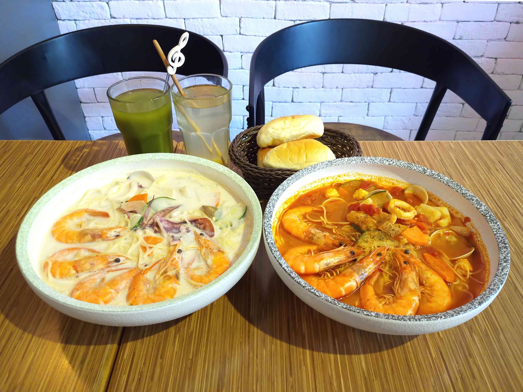 【桃園】義匠義式湯麵專賣店☞桃園藝文特區特色義式湯麵，提供多種醬汁任你選擇，超澎湃海鮮讓人吃到嘴軟!