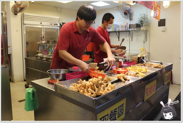 陳季炸雞（三重店）：[食記]►新北三重◄三重好吃炸雞、市場炸雞傳統美味－陳季炸雞，推薦：香雞排、香雞翅、小雞塊