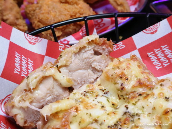 法大炸雞 Fukdup Fried Chicken(西屯總店):台中美食│法大炸雞-西屯總店〃台中美式炸雞推薦!炸雞外脆內嫩又多汁,還有提供內用座位區~