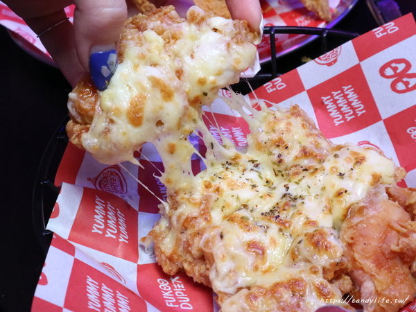 法大炸雞 Fukdup Fried Chicken(西屯總店):台中美食│法大炸雞-西屯總店〃台中美式炸雞推薦!炸雞外脆內嫩又多汁,還有提供內用座位區~