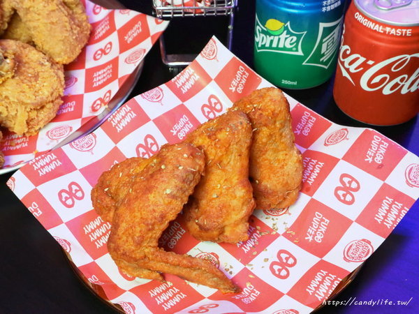 法大炸雞 Fukdup Fried Chicken(西屯總店):台中美食│法大炸雞-西屯總店〃台中美式炸雞推薦!炸雞外脆內嫩又多汁,還有提供內用座位區~