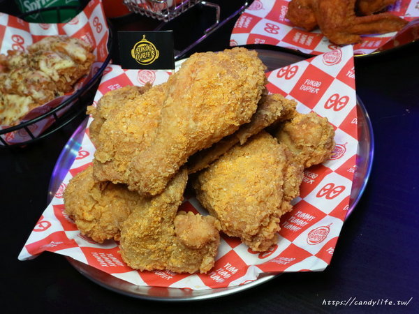 法大炸雞 Fukdup Fried Chicken(西屯總店):台中美食│法大炸雞-西屯總店〃台中美式炸雞推薦!炸雞外脆內嫩又多汁,還有提供內用座位區~