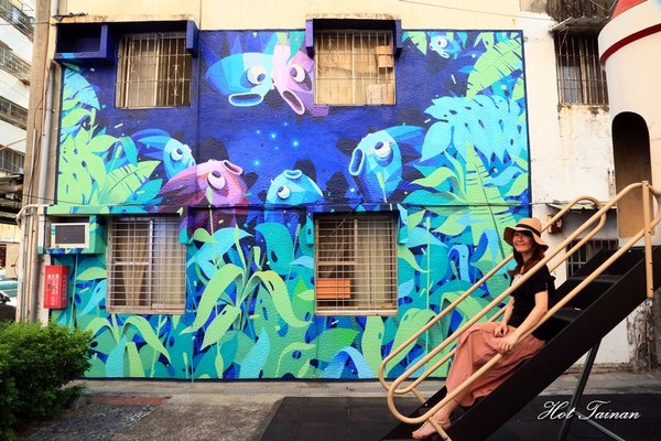 衛武營彩繪社區：【高雄景點】全台最大最高的彩繪牆！捷運旅遊超便利，IG打卡熱門景點：衛武營彩繪社區