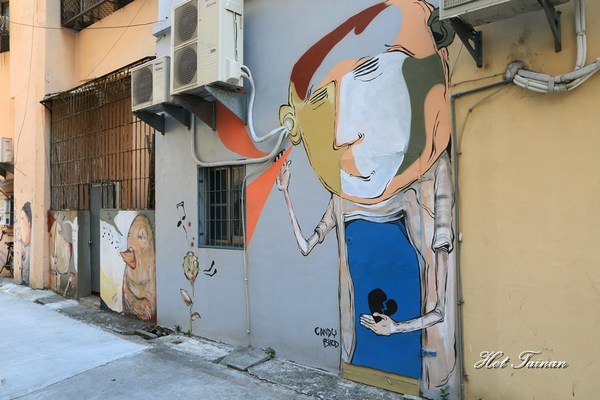 衛武營彩繪社區：【高雄景點】全台最大最高的彩繪牆！捷運旅遊超便利，IG打卡熱門景點：衛武營彩繪社區