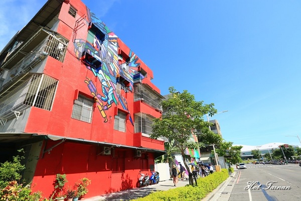 衛武營彩繪社區：【高雄景點】全台最大最高的彩繪牆！捷運旅遊超便利，IG打卡熱門景點：衛武營彩繪社區