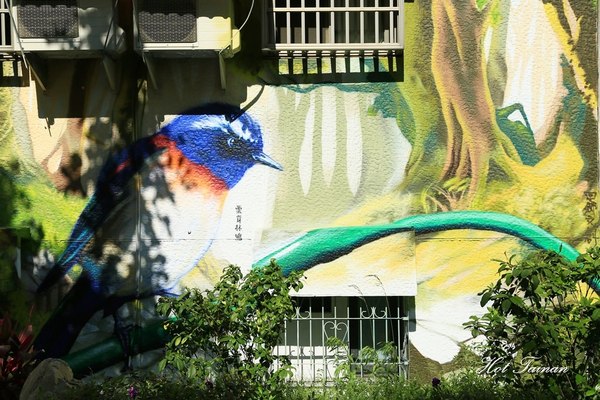 衛武營彩繪社區：【高雄景點】全台最大最高的彩繪牆！捷運旅遊超便利，IG打卡熱門景點：衛武營彩繪社區