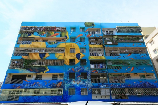 衛武營彩繪社區：【高雄景點】全台最大最高的彩繪牆！捷運旅遊超便利，IG打卡熱門景點：衛武營彩繪社區