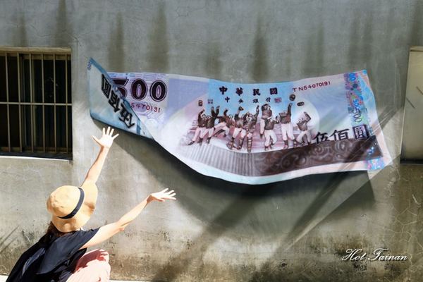 衛武營彩繪社區：【高雄景點】全台最大最高的彩繪牆！捷運旅遊超便利，IG打卡熱門景點：衛武營彩繪社區